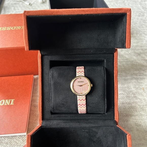 Missoni M1-29 Zig-zag Stainless Steel Watch, pink multicolored leather strap NWT - Picture 5 of 12